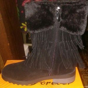 Stylish black womens winter boot